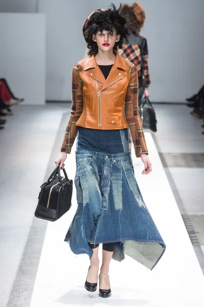 Look 18